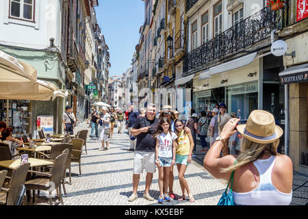 Coimbra Portugal, centro storico, Largo da Portagem, piazza principale, Rua Ferreira Borges, centro commerciale pedonale, passeggiata, shopping shopper shopping negozi marchio Foto Stock