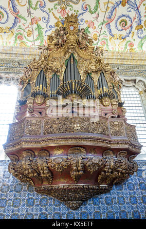 Coimbra Portugal,Università di Coimbra,Universidade de Coimbra,Capela de Sao Miguel,Cappella di San Michele,organo a tubo,Frate Manuel di San Benedetto,173 Foto Stock