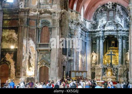 Lisbona Portogallo,Rossio,centro storico,Igreja de Sao Domingos,Monumento Nazionale,interno,Chiesa cattolica,religione,messa,Celebrazione eucaristica, Foto Stock