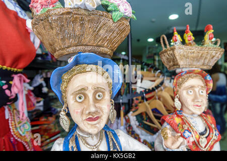 Lisbona Portogallo,quartiere di Castelo,shopping shopper shopping negozi mercati mercato acquisti vendita, negozi al dettaglio negozi business business Foto Stock