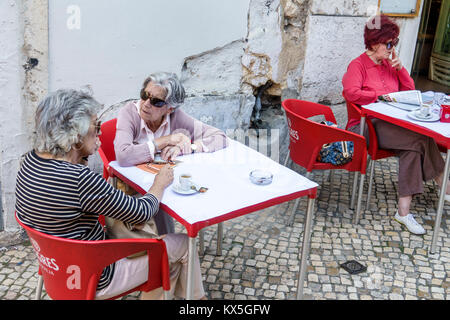 Lisbona Portogallo, Lapa, Estrela, Leitaria Saudade, caffè sul marciapiede, ristorante ristoranti cibo mangiare fuori caffè bistrot, al fresco, marciapiede fuori Foto Stock