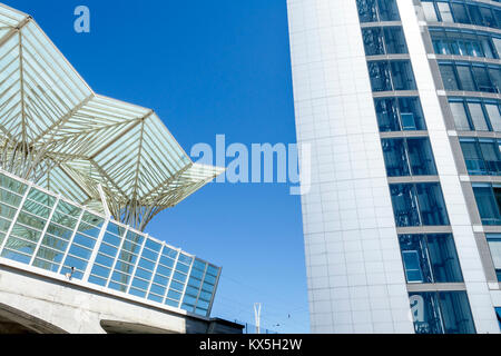 Lisbona Portugal,Oriente,Gare do Oriente,hub intermodale,trasporto,stazione,Santiago Calatrava,binario in metallo della piattaforma ferroviaria,architettura moderna,Hi Foto Stock