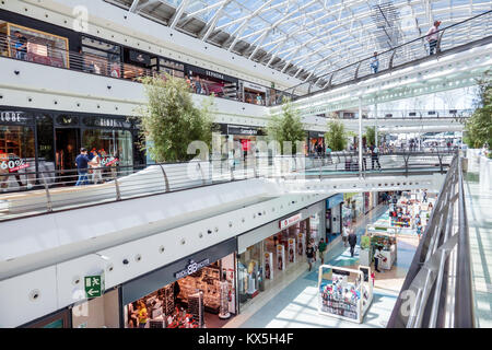 Lisbona Portogallo,Oriente,Parque das Nacoes,Parco delle Nazioni,Centro commerciale Vasco da Gama,centro,centro commerciale,interno,multi piano,vetro,tetto in metallo,wal Foto Stock