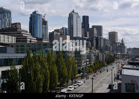 Il lungomare e il quartiere degli affari vicino al Pike Place Market, Seattle, Washington Foto Stock