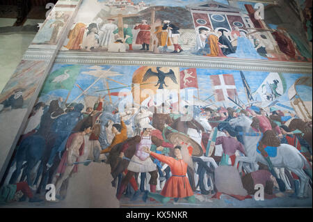 Battaglia tra Eraclio e Khosrau dal ciclo di affreschi della Leggenda della Vera Croce di Piero della Francesca in italiano gotica basilica di San Francesco Foto Stock