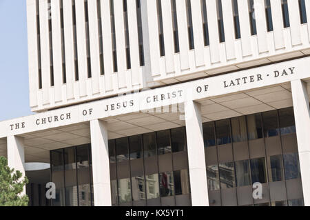 SALT LAKE CITY, Utah - 12 agosto: Chiudere fino all'edificio degli uffici della Chiesa di Gesù Cristo dei Santi degli ultimi giorni, la chiesa mormone, sul Tempio squ Foto Stock