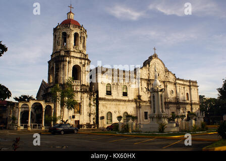 Il mattino e la grande cattedrale cattolica Sebu, Filippine Foto Stock