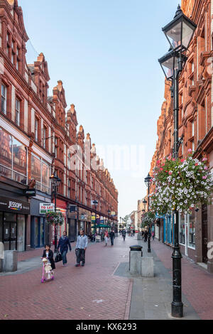 Street nel centro di Reading, Berkshire, Inghilterra, GB, Regno Unito Foto Stock