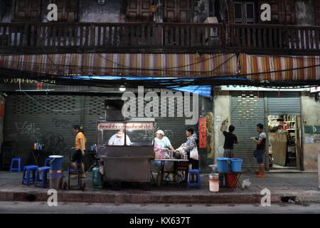 Economia informale round Chinatown, Bangkok, Thailandia Foto Stock