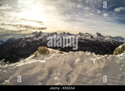 Tramonto sulla Croda in inverno dopo una nevicata, Cortina D'Ampezzo, Italia Foto Stock