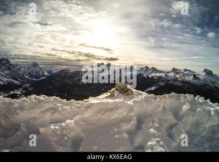 Tramonto sulla Croda in inverno dopo una nevicata, Cortina D'Ampezzo, Italia Foto Stock