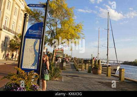 Riverwalk segno, Wilmington, Carolina del Nord Foto Stock