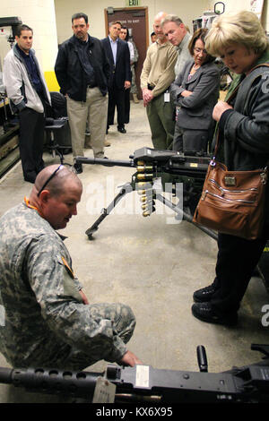 Salt Lake camera affari militari comitato ha tenuto la sua riunione mensile presso la Utah della Guardia sede del trasportatore 1 maggio 2013. I partecipanti sono stati trattati per un edificio tour a seguito della riunione. Foto di Lt. Col. Hank mcintyre Foto Stock