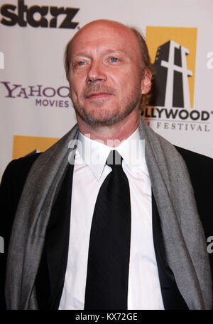 BEVERLY HILLS, CA - 25 ottobre: Paul Haggis assiste il xiv annuale di Hollywood Awards Gala presso il Beverly Hilton Hotel il 25 ottobre 2010 a Beverly Hills, la California Persone: Paul Haggis Foto Stock
