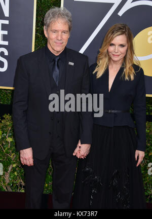 Beverly Hills, in California, Stati Uniti d'America. 07Th gen, 2018. David E. Kelley, Michelle Pfeiffer 001 assiste il settantacinquesimo Annuale di Golden Globe Awards cerimonia presso il Beverly Hilton Hotel di Beverly Hills. CA. Gennaio 2018 il credito: Tsuni / USA/Alamy Live News Foto Stock