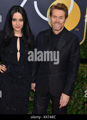 Beverly Hills, in California, Stati Uniti d'America. 07Th gen, 2018. Willem Dafoe, Giada Colagrande assiste il settantacinquesimo Annuale di Golden Globe Awards cerimonia presso il Beverly Hilton Hotel di Beverly Hills. CA. Gennaio 2018 il credito: Tsuni / USA/Alamy Live News Foto Stock