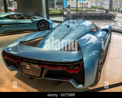 Shanghai, Shanghai, Cina. 8 Gen, 2018. .La supercar elettrica Nio EP9 può essere visto in un centro commerciale per lo shopping di Shanghai, Gennaio 8th, 2018. Credito: SIPA Asia/ZUMA filo/Alamy Live News Foto Stock