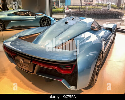 Shanghai, Shanghai, Cina. 8 Gen, 2018. .La supercar elettrica Nio EP9 può essere visto in un centro commerciale per lo shopping di Shanghai, Gennaio 8th, 2018. Credito: SIPA Asia/ZUMA filo/Alamy Live News Foto Stock