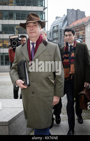 Bruxelles, BXL, Belgio. 8 Gen, 2018. Ex Regno Unito parte indipendente (UKIP) leader, membro del Parlamento Europeo (MEP) Nigel Farage arriva per la riunione di commissione europea con sede a Bruxelles, in Belgio, il 08.01.2018 da Wiktor Dabkowski Credito: Wiktor Dabkowski/ZUMA filo/Alamy Live News Foto Stock