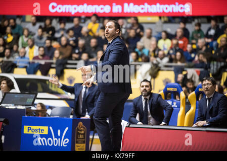 Torino, Italia. 07Th gen, 2018. Andrea Diana durante la serie di una partita di basket Fiat Torino Auxilium vs Basket Brecia Leonessa. Fiat Torino Auxilum ha vinto 95-86 a Torino, Pala Ruffini, in Italia il 7 gennaio 2017. Credito: Alberto Gandolfo/Alamy Live News Foto Stock