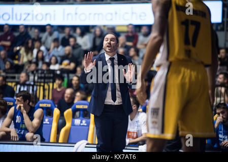 Torino, Italia. 07Th gen, 2018. Andrea Diana durante la serie di una partita di basket Fiat Torino Auxilium vs Basket Brecia Leonessa. Fiat Torino Auxilum ha vinto 95-86 a Torino, Pala Ruffini, in Italia il 7 gennaio 2017. Credito: Alberto Gandolfo/Alamy Live News Foto Stock