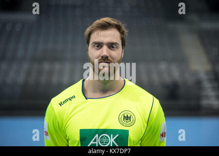 Stuttgart, Germania. 4 gennaio, 2018. Andreas Wolff, giocatore della tedesca di handball team nazionale, guarda verso la fotocamera durante un team della conferenza stampa a Stoccarda, Germania, 4 gennaio 2018. Credito: Sebastian Gollnow/dpa/Alamy Live News Foto Stock