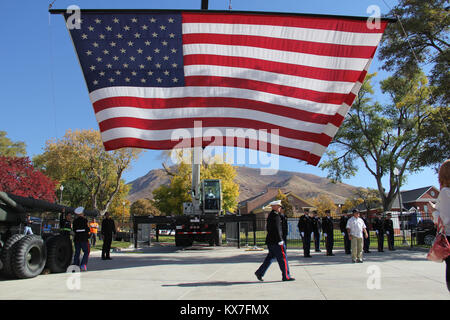 Foto di: Capt. Ryan Sutherland Fort Douglas, Utah - Brig. Gen. Dallen Atack e membri dell'Utah Guardia Nazionale della 23esima banda armata ha partecipato in Utah guerriero caduto Memorial detenute ott. 21, 2013 a Fort Douglas Museo Militare. Foto Stock