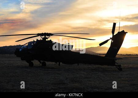 1-211th ARB partecipa in operazione tuono martello, una divisione a livello di evento di formazione con il quarantesimo cabina del California National Guard per giugno 2014. Foto Stock