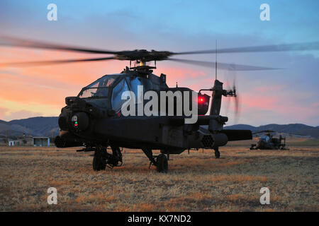 1-211th ARB partecipa in operazione tuono martello, una divisione a livello di evento di formazione con il quarantesimo cabina del California National Guard per giugno 2014. Foto Stock