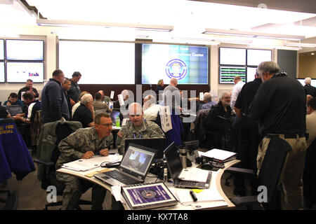 Vigili Guard Utah 2014 partecipanti alla Utah State Capitol in Emergency Operations Center 11-3-2014. #VGUT14 Foto Stock