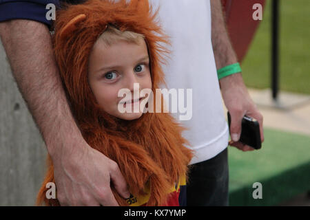 Cpt. Brett Anderson e Staff Sgt. Robert Kelley furono onorati al reale partita di calcio il 1 maggio 2015 come 'eroi fra noi durante la Utah Guardia Nazionale evento sponsorizzato. Foto Stock