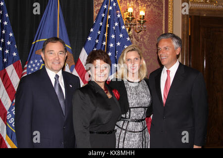 Utah Gov. Gary R. Herbert e Lt. Gov. Greg Bell hanno giurato di lunedì 3 gennaio presso il Capitol rotunda Utah Guardia Nazionale ha ospitato la cerimonia che comprendevano i membri del XXIII Army Band, un 19-gun salute e tre elicottero cavalcavia. Stato aiutante generale Brian L. Tarbet eseguita MC dazi per l'inaugurazione. Foto Stock