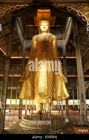 Statua di Budda sulla Mandalay Hill, Myanmar Foto Stock