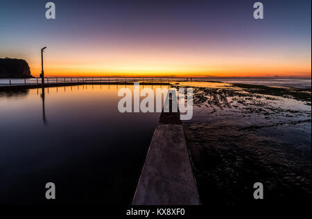 Mona Vale piscina all'alba Foto Stock