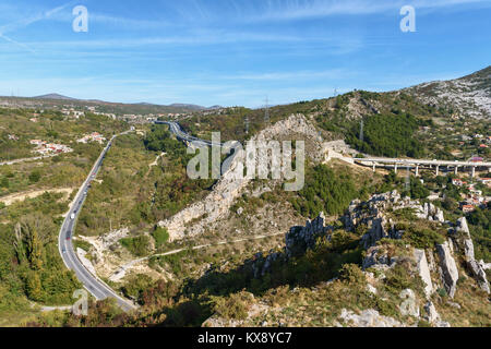 Tunel Mihovilovići dalla fortezza Klis, Croazia Foto Stock