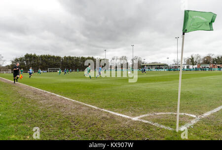 Supporters watch non league football at Wolverhampton Casuals FC ground at Brinsford Lane, Wolverhampton, England UK. Foto Stock