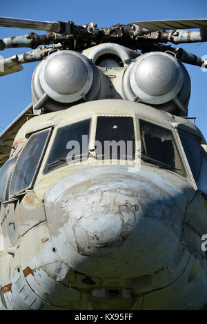 Un Mil Mi-26 helicopteur esposti nel museo della tecnica di Togliatti, Oblast di Samara. Foto Stock