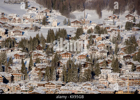 Immagine dettagliata del centro abitato di Cortina D'Ampezzo, Italia. Foto Stock