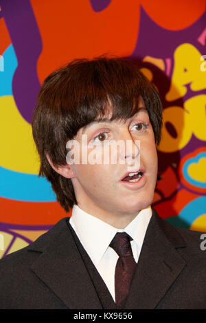 Londra - Regno Unito, 08, luglio 2014. Madame Tussauds a Londra. Waxwork statua di Paul Mccartney dei Beatles. Foto Stock