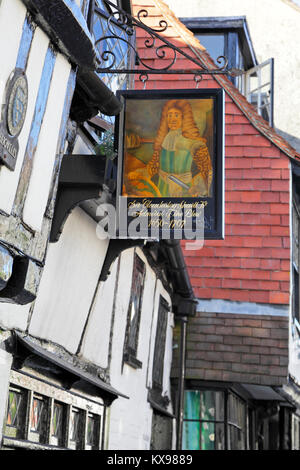 'Shovells', ripetutamente l'ammiraglio sir Cloudesley Shovell's madre Tudor a struttura mista in legno e muratura residence, tutti i Santi Street, Hastings Old Town, East Sussex, Regno Unito Foto Stock