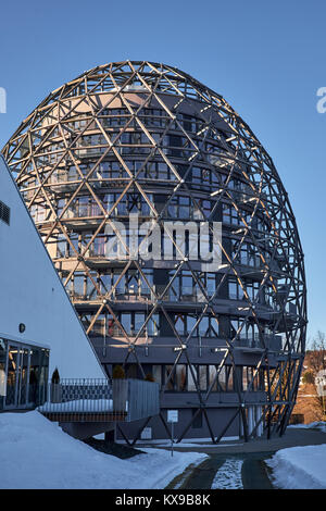 WINTERBERG, Germania - 14 febbraio 2017: la forma di uovo hotel parte di Oversum Vital Resort realizzato in legno di struttura Foto Stock