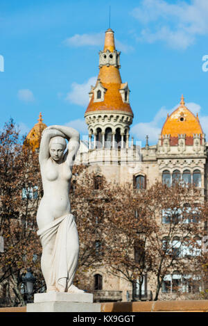 Viste da Plaza Catalunya a Casa Rocamora sul Passeig de Gracia, Barcellona, in Catalogna, Spagna. Foto Stock