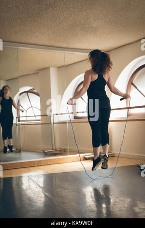 Ballerino irlandese piedi saltando con corda Foto Stock