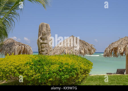 Vista tropicale sulla spiaggia in Giamaica Caraibi Foto Stock