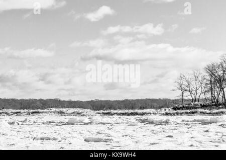 Congelati acqua salata sul shelter island ferry crossing Foto Stock