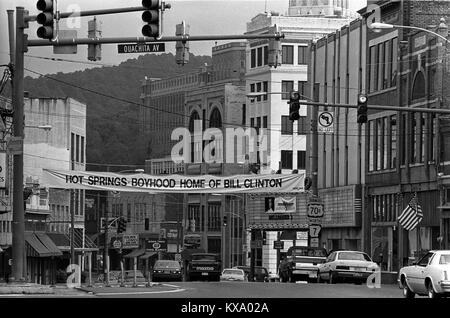 Bill Clinton come governatore dell'Arkansas e noi il candidato presidenziale durante la campagna elettorale per le elezioni presidenziali di ottobre 1992. Le scansioni effettuate nel 2017. Hot Springs in Arkansas boyhood home di Bill Clinton. Fotografie della strada sulla 1992 elezioni presidenziali campaign trail da Philadelphia e giù stati orientali di Atlanta in Georgia. Clinton ha continuato a diventare il quarantaduesimo Presidente degli Stati Uniti che serve due termini dal 1993 al 2001. Foto Stock