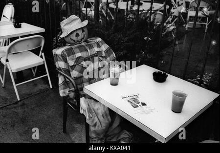 Bill Clinton come governatore dell'Arkansas e noi il candidato presidenziale durante la campagna elettorale per le elezioni presidenziali di ottobre 1992. Le scansioni effettuate nel 2017. Fotografie della strada sulla 1992 elezioni presidenziali campaign trail da Philadelphia e giù stati orientali di Atlanta in Georgia. Clinton ha continuato a diventare il quarantaduesimo Presidente degli Stati Uniti che serve due termini dal 1993 al 2001. Foto Stock