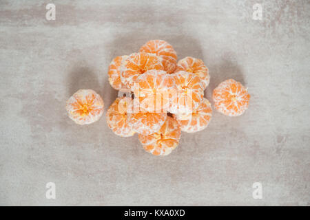 Orange mandarini, clementine, mandarini o arance di piccole dimensioni Foto Stock