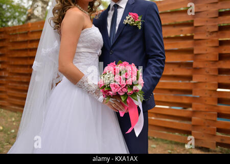 Bel Bouquet nozze in sposa la mano Foto Stock