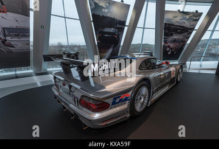 Mostra di slected vetture del ramo AMG al Museo Mercedes Stoccarda Germania. Foto Stock